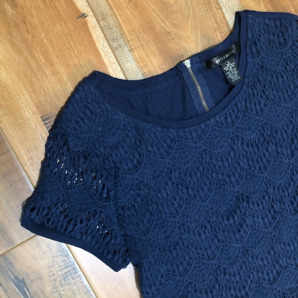 89TH & MADISON | Blue Lace Top - Picture 2 of 3